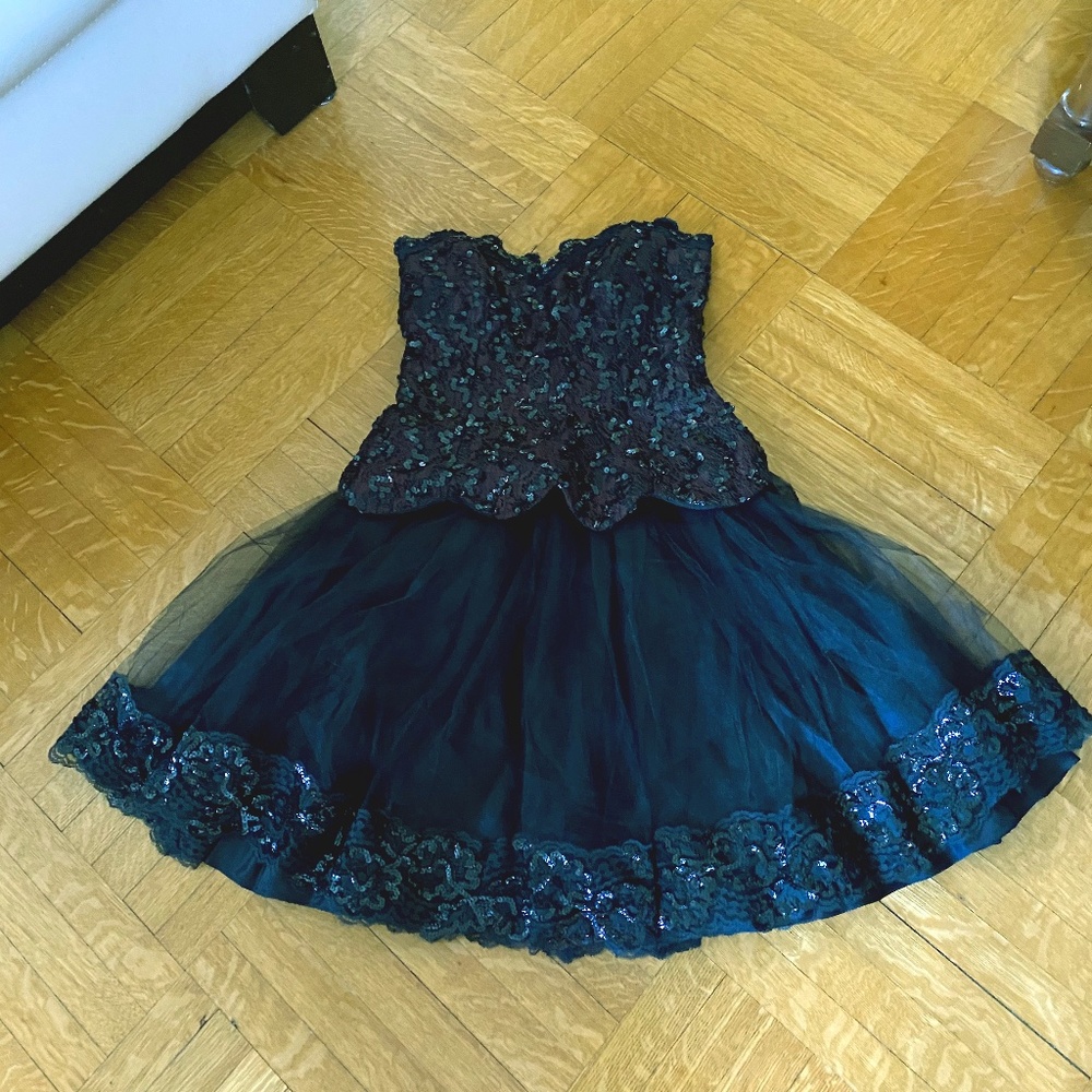Strapless, boned corset